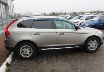 Подержанный автомобиль Volvo XC60 2010 года (8 фото)