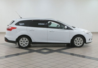 Подержанный автомобиль Ford Focus Wagon 2012 года (4 фото)