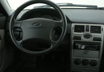 Подержанный автомобиль LADA (ВАЗ) Priora Wagon 2011 года (14 фото)