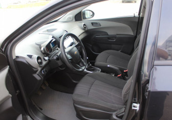 Подержанный автомобиль Chevrolet Aveo Sedan 2013 года (10 фото)