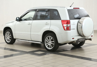 Подержанный автомобиль Suzuki Grand Vitara 2011 года (2 фото)