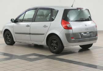 Подержанный автомобиль Renault Scenic 2008 года (2 фото)