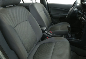 Подержанный автомобиль Nissan Almera Classic 2006 года (10 фото)