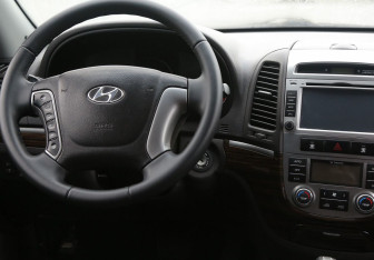 Подержанный автомобиль Hyundai Santa Fe 2010 года (14 фото)