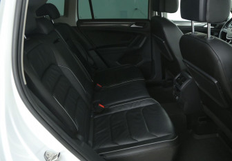 Подержанный автомобиль Volkswagen Tiguan 2020 года (11 фото)