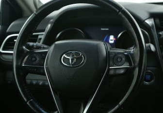 Подержанный автомобиль Toyota Camry Sedan 2018 года (17 фото)