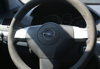 Подержанный автомобиль Opel Astra Wagon 2009 года (16 фото)