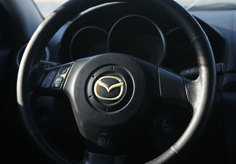 Подержанный автомобиль Mazda 3 Hatchback 2006 года (16 фото)