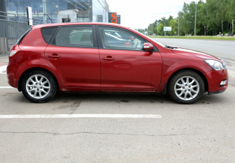 Подержанный автомобиль Kia Ceed Hatchback 2010 года (7 фото)