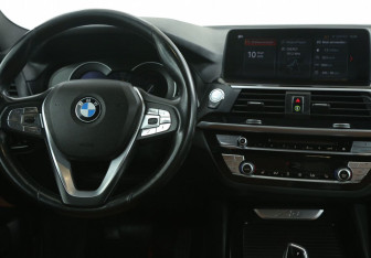 Подержанный автомобиль BMW X3 2018 года (14 фото)