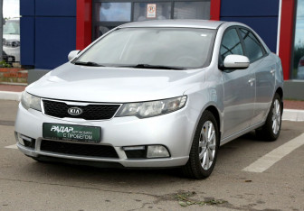 Подержанный автомобиль Kia Cerato Sedan 2011 года (3 фото)