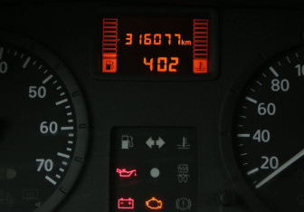 Подержанный автомобиль Renault Logan Sedan 2013 года (17 фото)