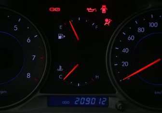 Подержанный автомобиль Chevrolet Epica 2010 года (19 фото)