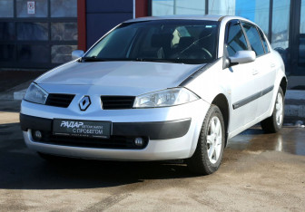 Подержанный автомобиль Renault Megane Sedan 2005 года (3 фото)