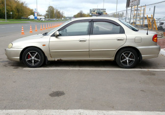 Подержанный автомобиль Kia Spectra Sedan 2009 года (8 фото)