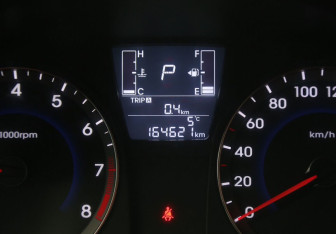 Подержанный автомобиль Hyundai Solaris Hatchback 2015 года (18 фото)