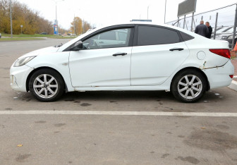 Подержанный автомобиль Hyundai Solaris Sedan 2011 года (8 фото)