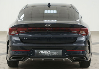 Подержанный автомобиль Kia K5 2020 года (3 фото)