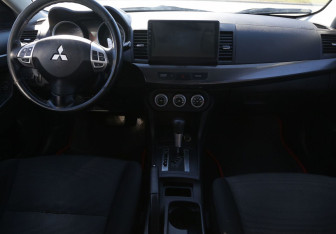 Подержанный автомобиль Mitsubishi Lancer Sedan 2008 года (12 фото)