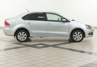 Подержанный автомобиль Volkswagen Polo Sedan 2011 года (5 фото)