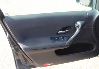 Подержанный автомобиль Renault Laguna Liftback 2007 года (9 фото)