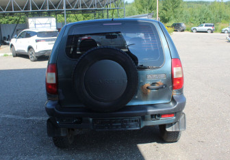 Подержанный автомобиль Chevrolet Niva 2006 года (6 фото)