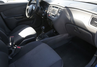 Подержанный автомобиль Kia Rio Hatchback 2011 года (9 фото)