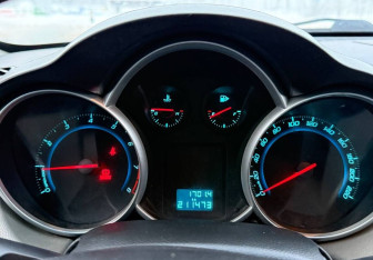 Подержанный автомобиль Chevrolet Cruze Sedan 2011 года (14 фото)