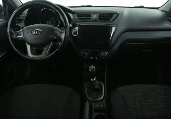 Подержанный автомобиль Kia Rio Sedan 2012 года (12 фото)