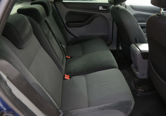 Подержанный автомобиль Ford Focus Sedan 2008 года (13 фото)