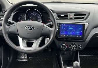 Подержанный автомобиль Kia Rio Hatchback 2014 года (9 фото)