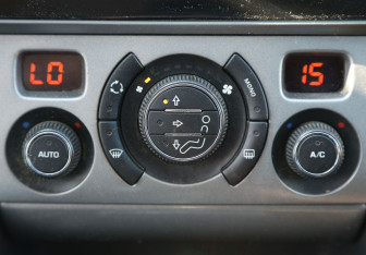 Подержанный автомобиль Peugeot 308 Hatchback 2009 года (17 фото)