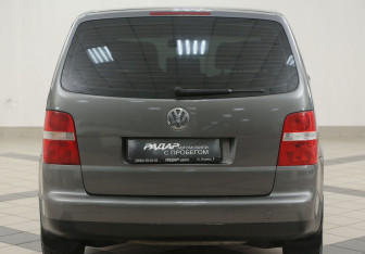 Подержанный автомобиль Volkswagen Touran 2005 года (3 фото)
