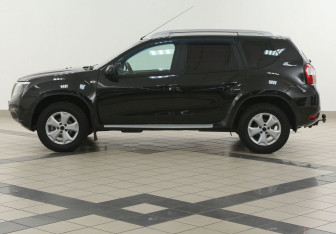 Подержанный автомобиль Nissan Terrano 2015 года (7 фото)