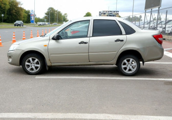 Подержанный автомобиль LADA (ВАЗ) Granta Sedan 2012 года (8 фото)