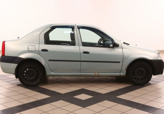 Подержанный автомобиль Renault Logan Sedan 2006 года (2 фото)
