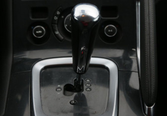 Подержанный автомобиль Peugeot 3008 2011 года (13 фото)