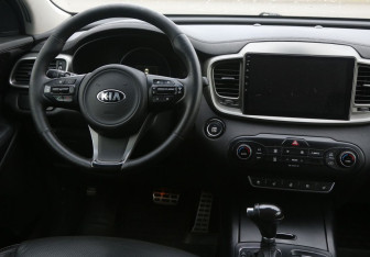 Подержанный автомобиль Kia Sorento 2015 года (15 фото)