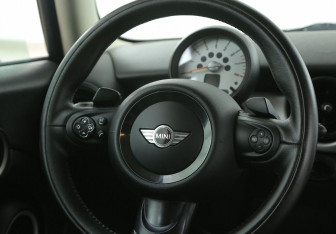 Подержанный автомобиль MINI Hatch 2011 года (16 фото)