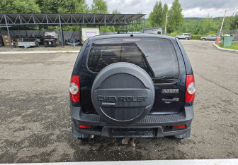 Подержанный автомобиль Chevrolet Niva 2011 года (6 фото)