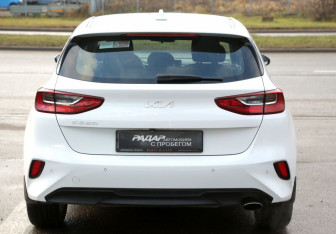 Подержанный автомобиль Kia Ceed Hatchback 2022 года (5 фото)