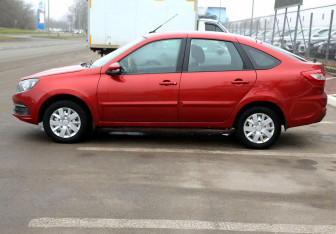 Подержанный автомобиль LADA (ВАЗ) Granta Liftback 2018 года (8 фото)