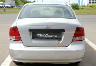 Подержанный автомобиль Chevrolet Aveo Sedan 2005 года (5 фото)