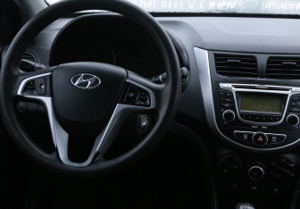 Подержанный автомобиль Hyundai Solaris Sedan 2013 года (14 фото)