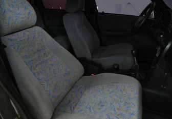 Подержанный автомобиль Chevrolet Niva 2004 года (10 фото)