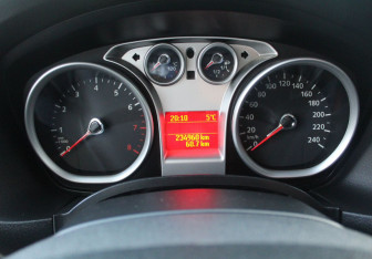 Подержанный автомобиль Ford Focus Sedan 2008 года (15 фото)