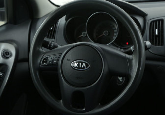 Подержанный автомобиль Kia Cerato Sedan 2010 года (16 фото)