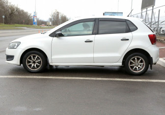 Подержанный автомобиль Volkswagen Polo Hatchback 2010 года (8 фото)