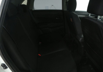 Подержанный автомобиль Mitsubishi ASX 2013 года (11 фото)