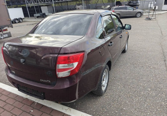Подержанный автомобиль LADA (ВАЗ) Granta Sedan 2013 года (7 фото)